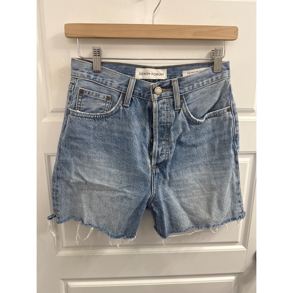 Denim Forum The Yoko Mid Thigh Short Light Wash Raw Hem Button Fly Size‎ 25